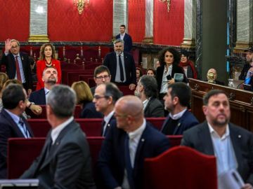 Junqueras no se gira a saludar a Torra