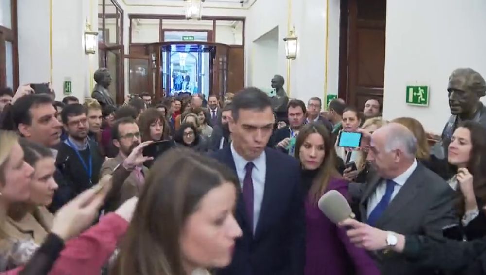 Sánchez acusa a la derecha y al independentismo de "vivir mejor en la confrontación" por rechazar los PGE