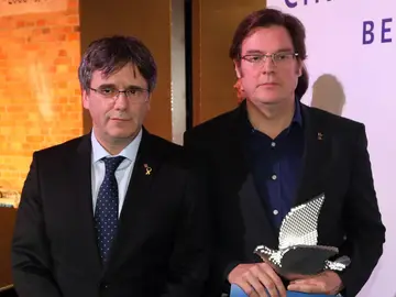 Carles Pugidemont y el director Álvaro Longoria en la Berlinale Carles Pugidemont y el director Álvaro Longoria en la Berlinale