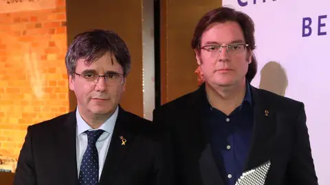 Carles Pugidemont y el director Álvaro Longoria en la Berlinale Carles Pugidemont y el director Álvaro Longoria en la Berlinale
