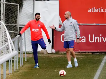 Diego Costa se ejercita en un entrenamiento con el Atlético de Madrid Diego Costa se ejercita en un entrenamiento con el Atlético de Madrid
