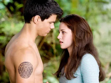 Taylor Lautner y Kristen Stewart en 'Crepúsculo' Taylor Lautner y Kristen Stewart en 'Crepúsculo'