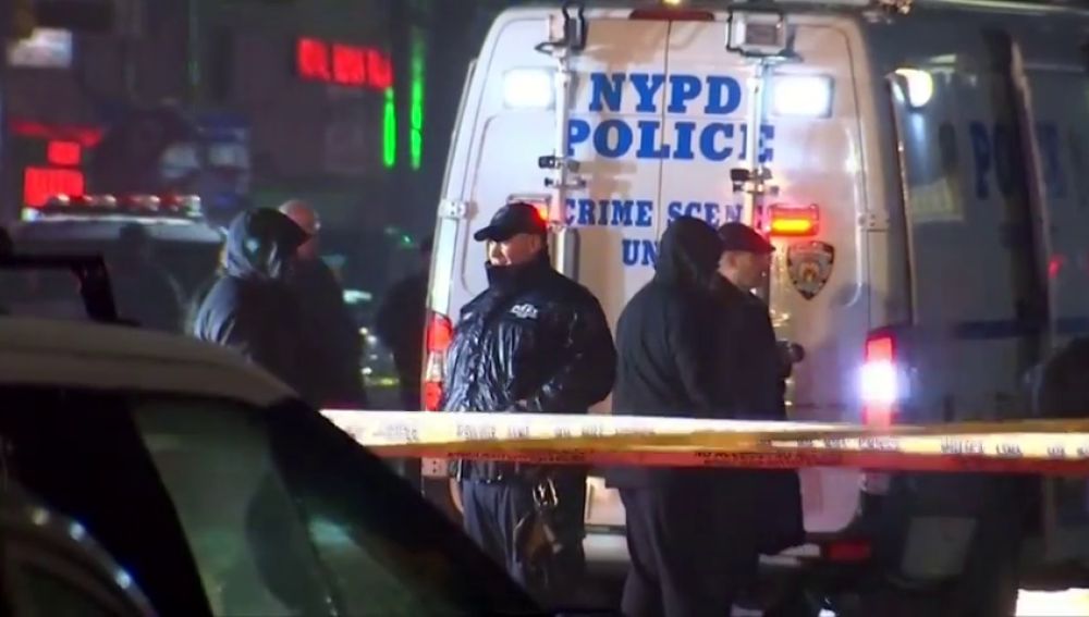 Muere un detective de la policía de Nueva York en un tiroteo por UN robo a mano armada