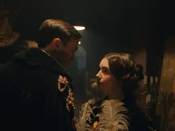 Nicholas Hoult y Lily Collins en 'Tolkien' Nicholas Hoult y Lily Collins en 'Tolkien'