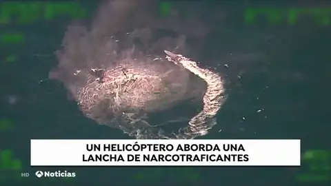 Un helicóptero aborda una lancha de narcotraficantes en México Un helicóptero aborda una lancha de narcotraficantes en México