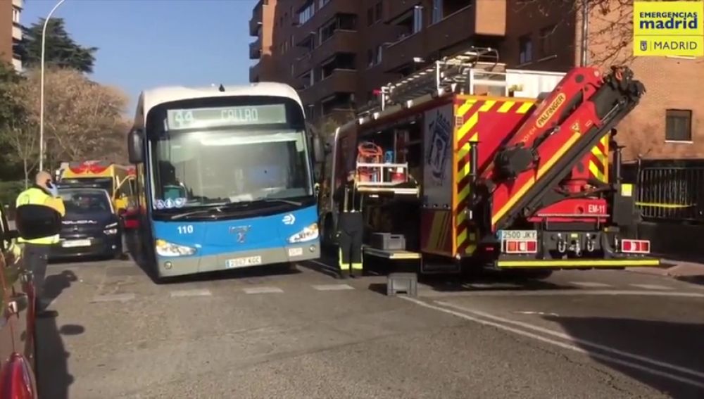 Un autobús de la EMT atropella a un hombre en Madrid