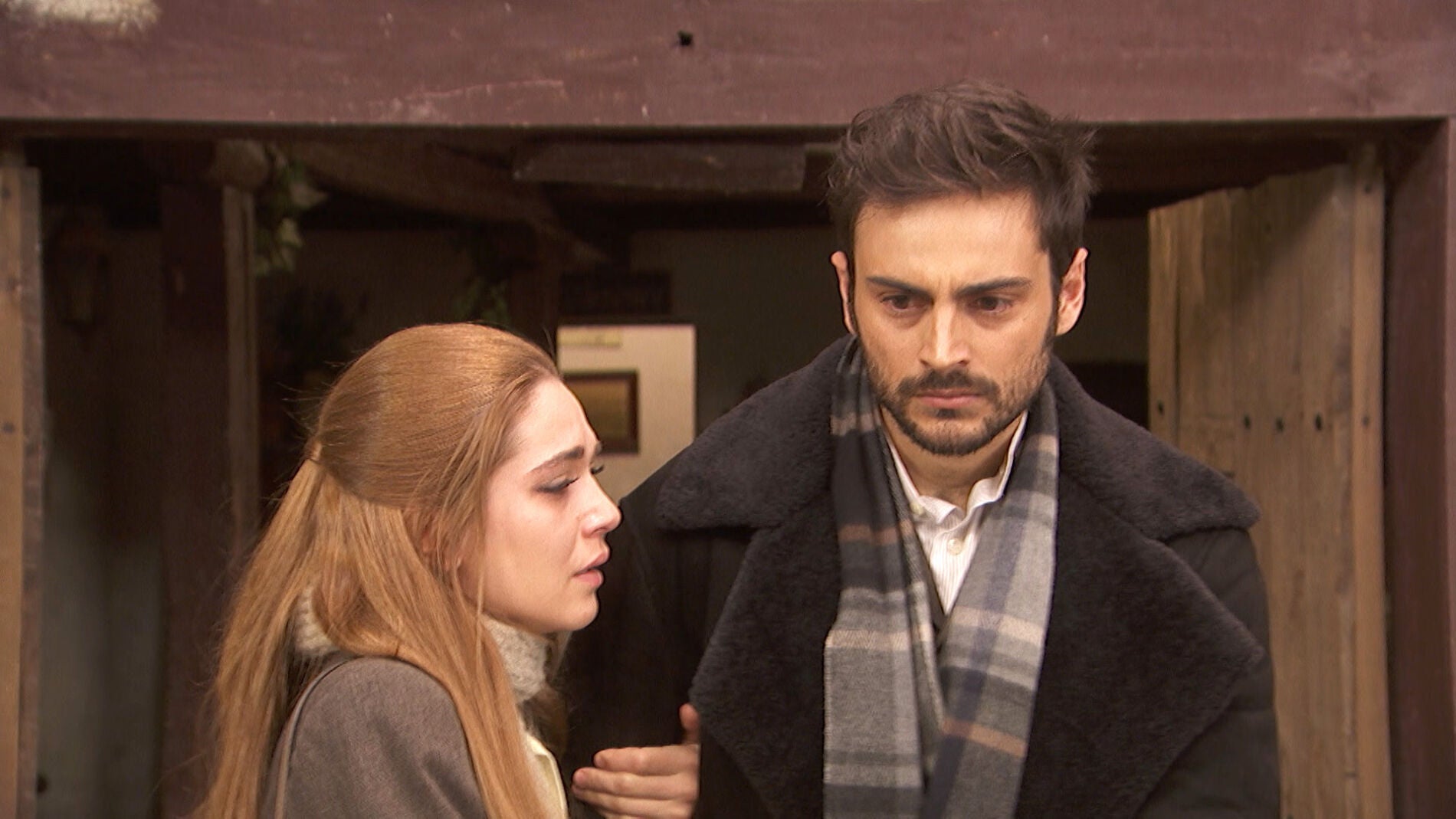 Julieta y Sa&uacute;l, aterrorizados por una visita inesperada 