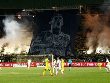 La afición del Nantes homenajeando a Emiliano Sala