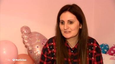 Una de las madres que ha conseguido volver de Ucrania con su bebé: 