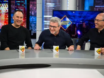 El abrazo especial de 'Los Lobos' en 'El Hormiguero 3.0' al abuelo de Marc Márquez El abrazo especial de 'Los Lobos' en 'El Hormiguero 3.0' al abuelo de Marc Márquez