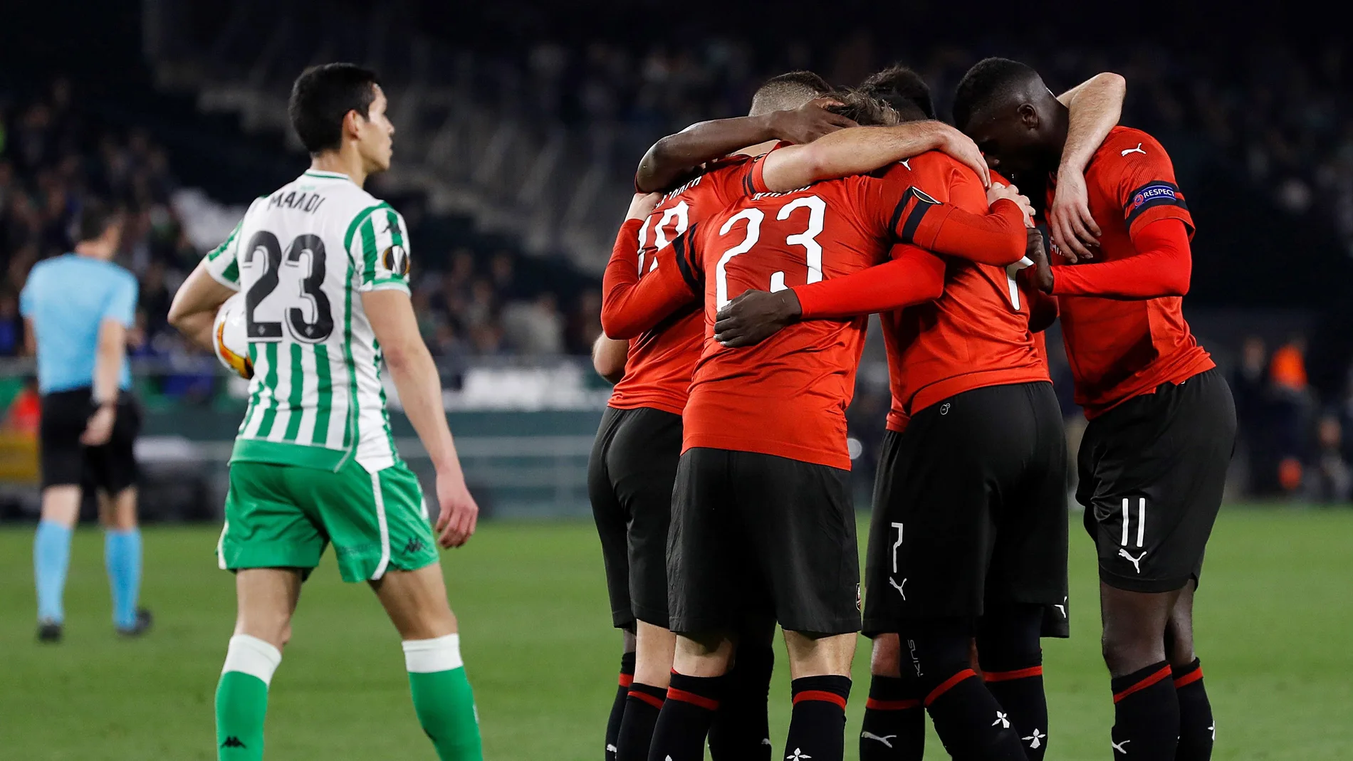 Los jugadores del Rennes celebran un gol en el Benito Villamarín Los jugadores del Rennes celebran un gol en el Benito Villamarín