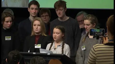 Los jóvenes acusan a los políticos de "no hacer los deberes" contra el cambio climático Los jóvenes acusan a los políticos de "no hacer los deberes" contra el cambio climático