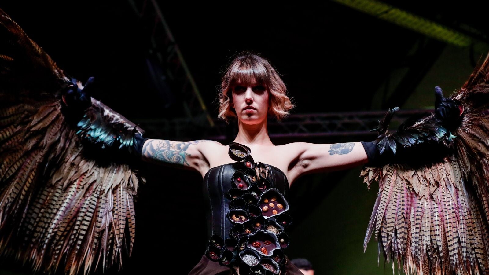 Bruselas celebra la feria del chocolate con un desfile con prendas hechas de cacao