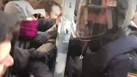 Tensión en el desahucio de varias familias de la calle Argumosa Tensión en el desahucio de varias familias de la calle Argumosa