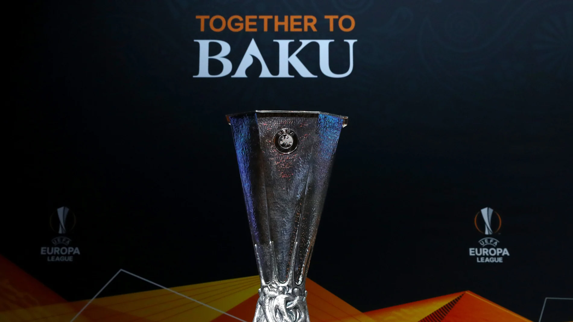 El trofeo de la Europa League El trofeo de la Europa League
