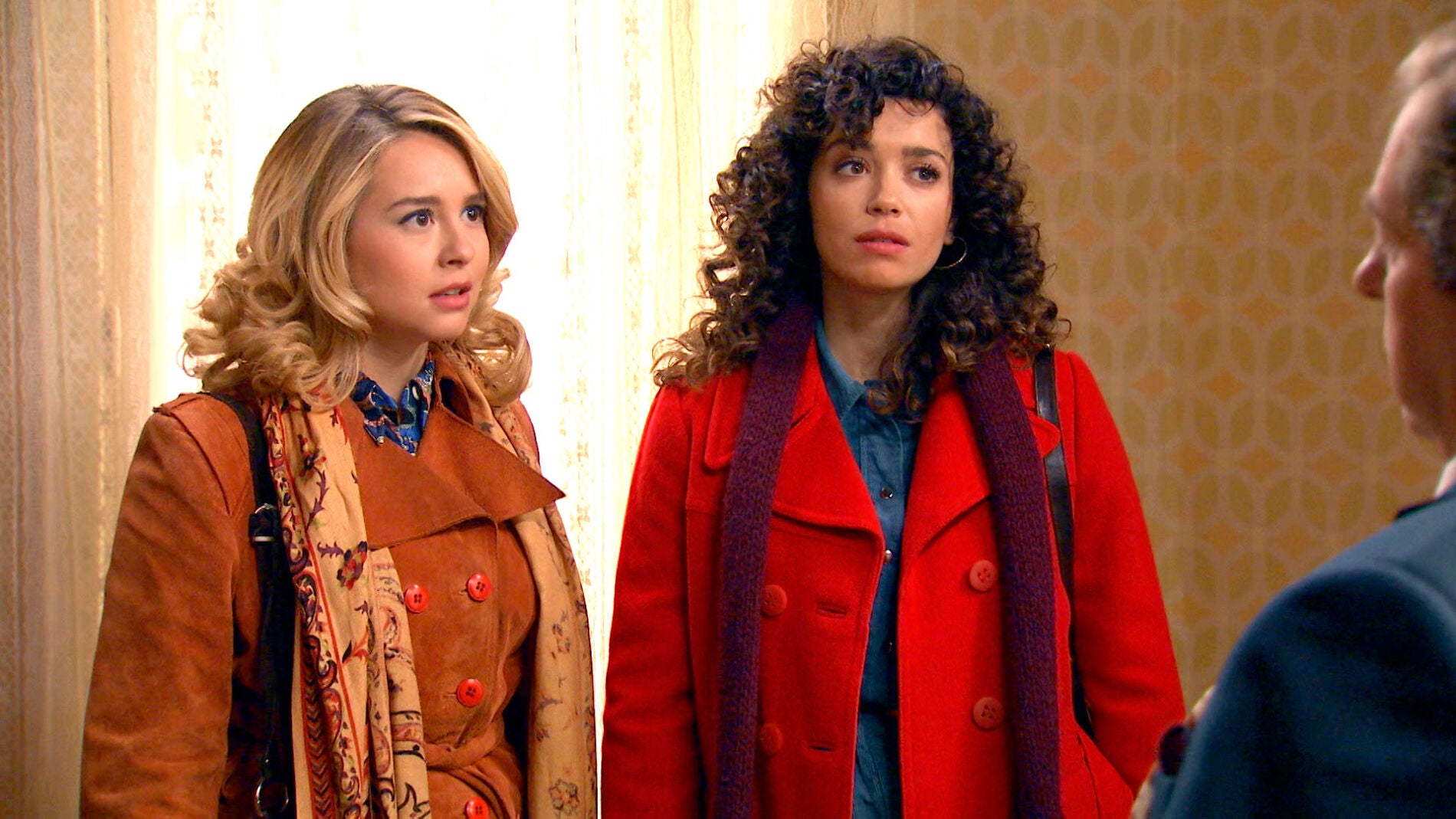 Marcelino invade la casa de Amelia y Luisita