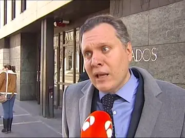 10 trabajadores han sido interrogados por el fraude de los ataúdes. 10 trabajadores han sido interrogados por el fraude de los ataúdes.