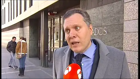 10 trabajadores han sido interrogados por el fraude de los ataúdes. 10 trabajadores han sido interrogados por el fraude de los ataúdes.