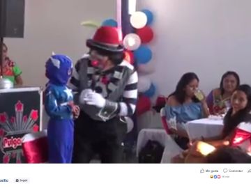 Payaso en un cumpleaños Payaso en un cumpleaños