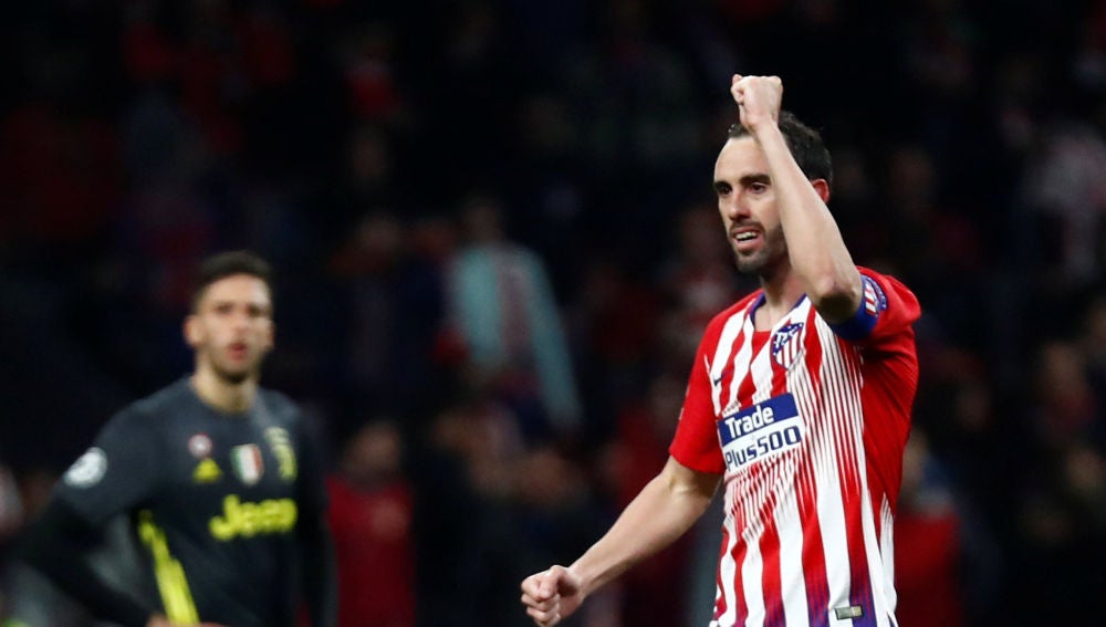 Diego Godín celebra su gol contra la Juventus