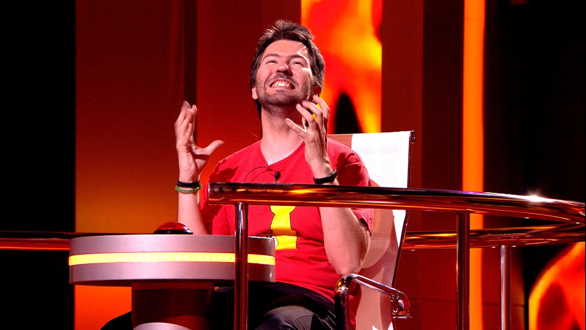 Alberto roza el premio final de 50.000&euro; por no reconocer a las mujeres m&aacute;s influyentes del panorama musical