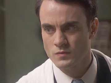 Álvaro se convierte en el nuevo sumiso de Antolina Álvaro se convierte en el nuevo sumiso de Antolina