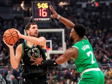 Mirotic, en su primer partido con los Milwaukee Bucks Mirotic, en su primer partido con los Milwaukee Bucks