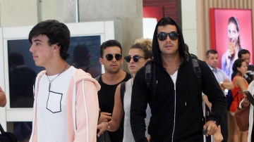 Mario Casas junto a sus hermanos Óscar, Sheila y Christian Mario Casas junto a sus hermanos Óscar, Sheila y Christian