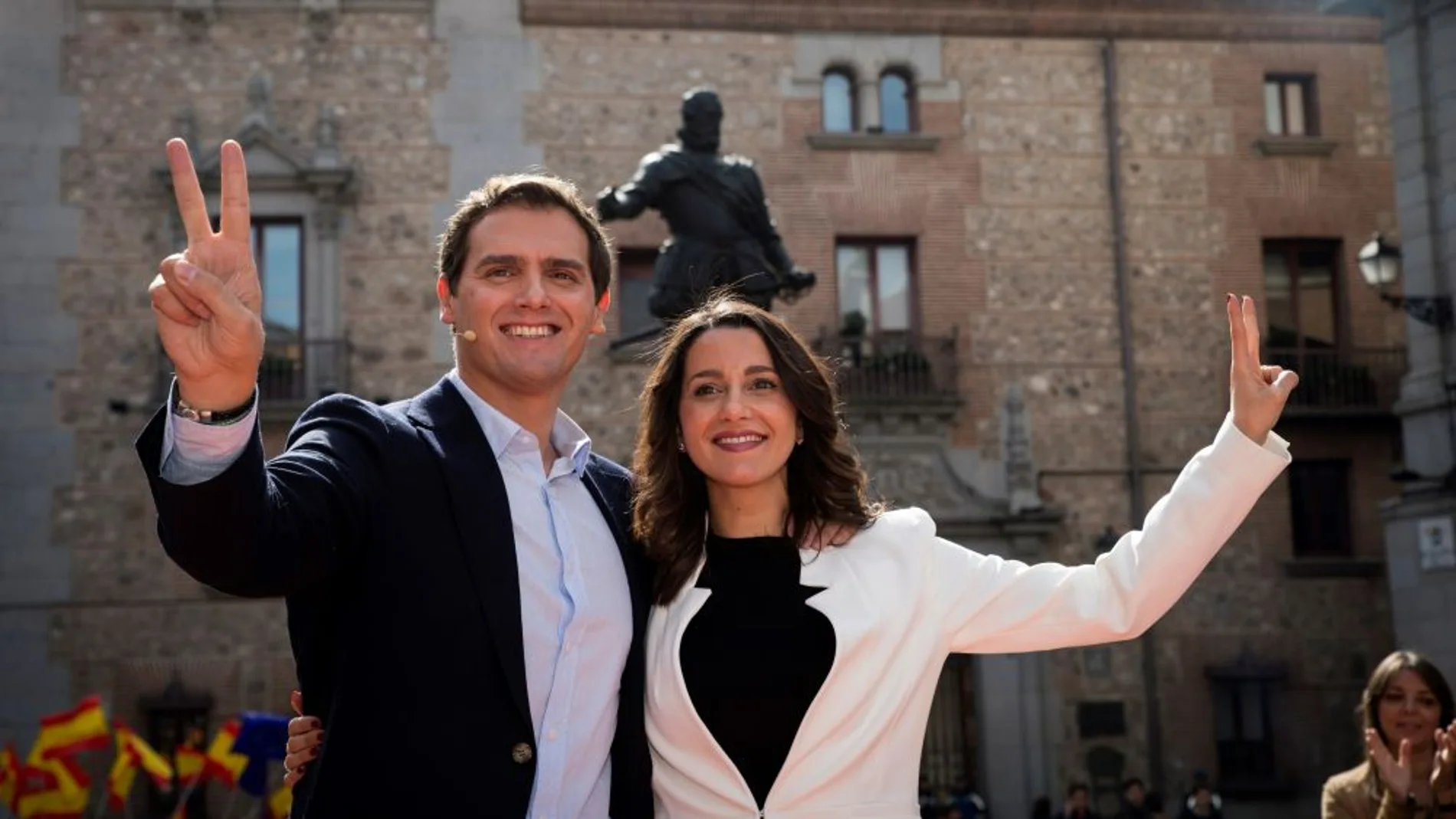 Noticias fin de semana (23-02-19) Inés Arrimadas anuncia su candidatura a las primarias de Ciudadanos por Barcelona para las generales del 28A Noticias fin de semana (23-02-19) Inés Arrimadas anuncia su candidatura a las primarias de Ciudadanos por Barcelona para las generales del 28A