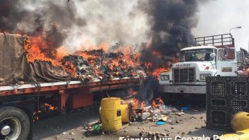 Camión incendiado en Venezuela Camión incendiado en Venezuela