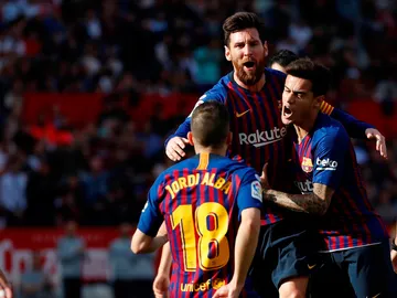 Leo Messi celebra un gol con Philippe Coutinho y Jordi Alba frente al Sevilla Leo Messi celebra un gol con Philippe Coutinho y Jordi Alba frente al Sevilla