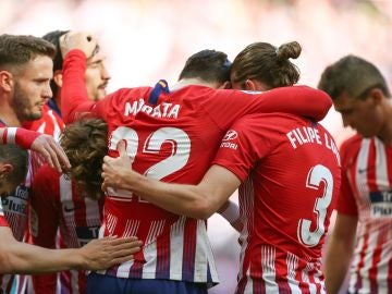 Los jugadores del Atlético celebran el gol de Morata ante el Villarreal