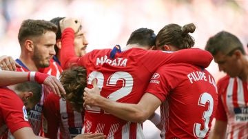 Los jugadores del Atlético celebran el gol de Morata ante el Villarreal