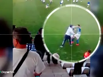 Ultras del Xerez CD agreden a dos jugadores del Écija tras un partido de tercera división Ultras del Xerez CD agreden a dos jugadores del Écija tras un partido de tercera división