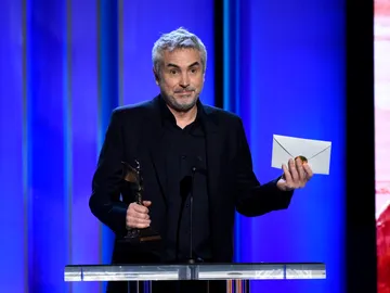 Alfonso Cuarón recogiendo el premio Spirit por 'Roma' Alfonso Cuarón recogiendo el premio Spirit por 'Roma'