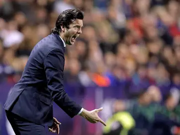 Santiago Solari, en la banda del Ciutat de Valencia Santiago Solari, en la banda del Ciutat de Valencia