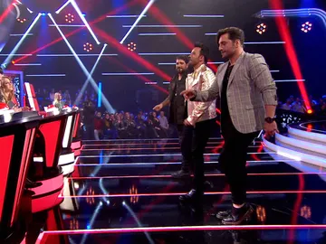 VÍDEO-LA VOZ: Antonio Orozco, Luis Fonsi y David Bustamante suben la temperatura del plató de ‘La Voz’ con un sensual baile al ritmo de ‘Fever’ VÍDEO-LA VOZ: Antonio Orozco, Luis Fonsi y David Bustamante suben la temperatura del plató de ‘La Voz’ con un sensual baile al ritmo de ‘Fever’