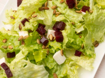 ensalada de lechuga y remolacha