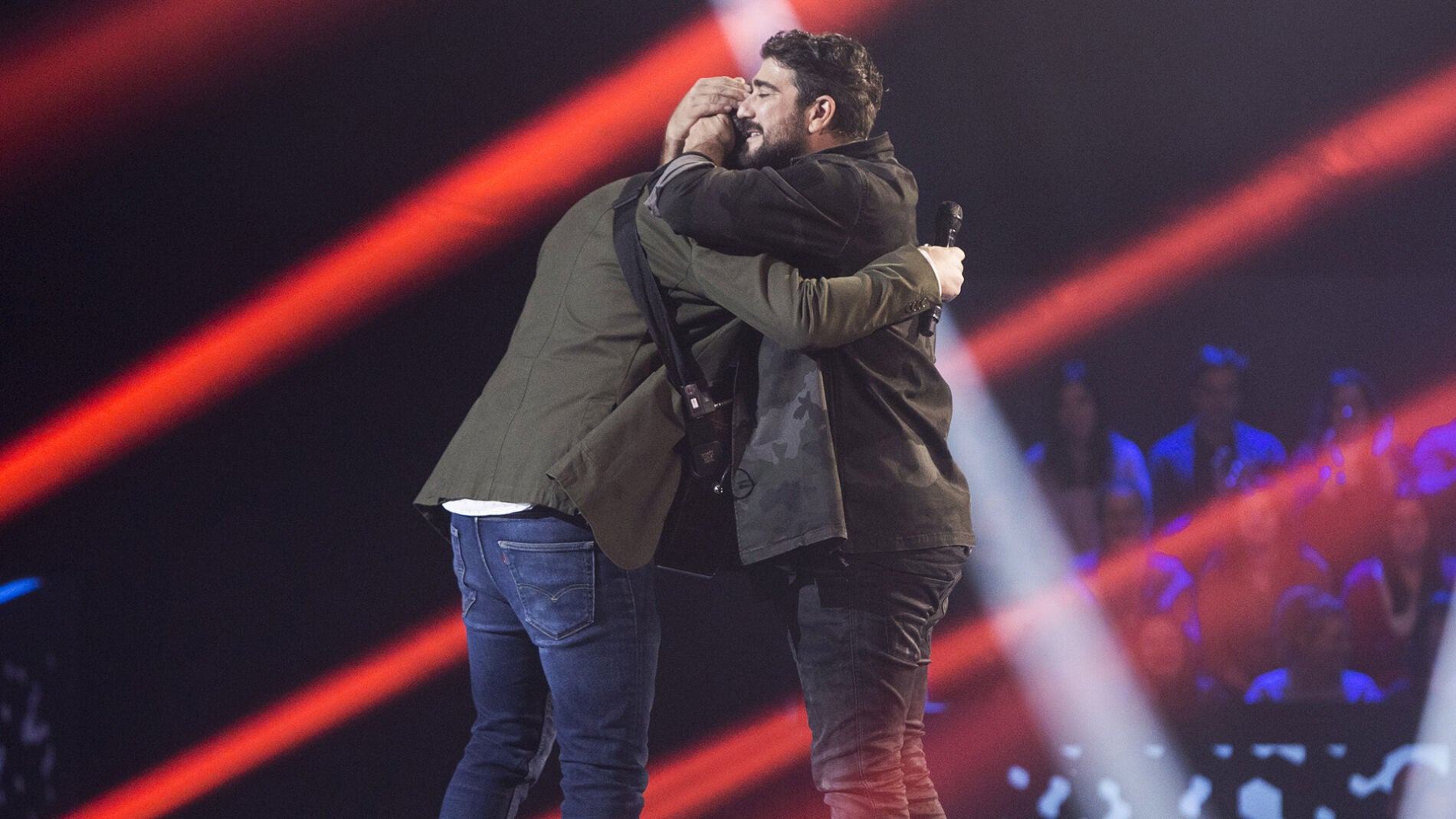 VÍDEO-LA VOZ: Antonio Orozco se pone romántico con Javi Moya en los Asaltos de ‘La Voz’: “Es probable que el que haya estado en marte haya sido yo por no darme cuenta de que existías hasta hoy”