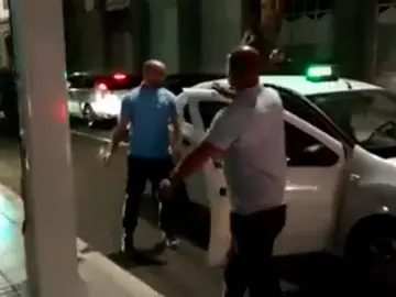 Echa a un cliente de su taxi tras una violenta discusión Echa a un cliente de su taxi tras una violenta discusión
