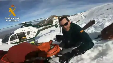 La Guardia Civil rescata a un montañero que se precipitó en la cumbre de Valdezcaray La Guardia Civil rescata a un montañero que se precipitó en la cumbre de Valdezcaray