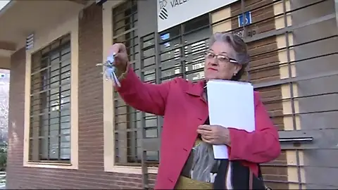 Conceden un piso social a la mujer que vivía con su hijo discapacitado en un trastero de Valencia Conceden un piso social a la mujer que vivía con su hijo discapacitado en un trastero de Valencia