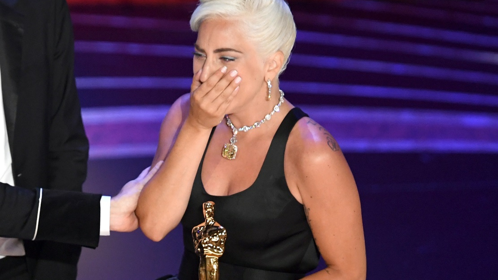 Lady Gaga recoge el Oscar a Mejor Canción