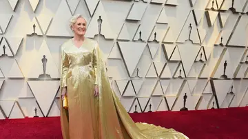 Glenn Close apuesta por el dorado de Carolina Herrera Glenn Close apuesta por el dorado de Carolina Herrera