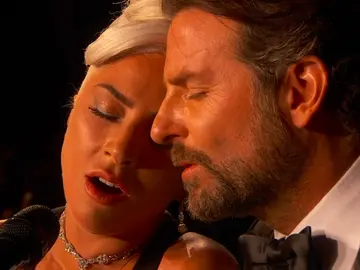 Lady Gaga y Bradley Cooper actuando en los Oscar Lady Gaga y Bradley Cooper actuando en los Oscar