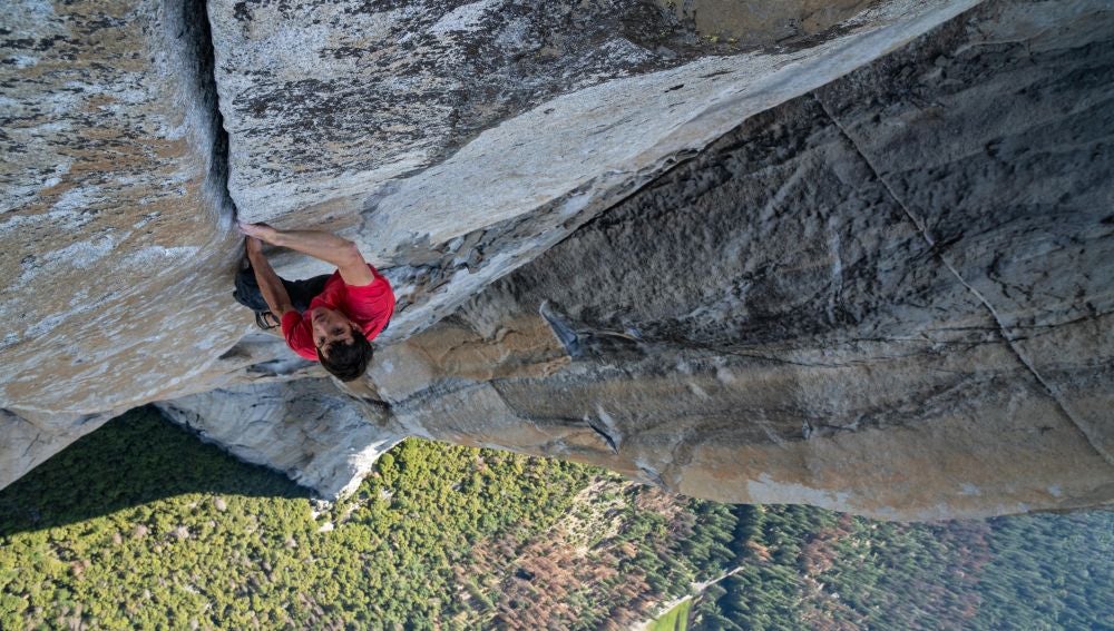 Alex Honnold ascendiendo El Capitán