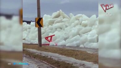 Espectacular tsunami de bloques de hielo en la frontera entre EEUU y Canadá
