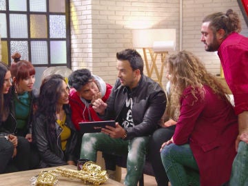 VIDEO: Luis Fonsi comparte con su equipo los entrañables vídeos de sus inicios en la música 