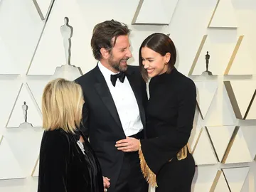 Bradley Cooper, Irina Shayk y la madre del actor Bradley Cooper, Irina Shayk y la madre del actor