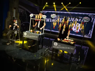 Carmen Machi, alucinada con "el pollo" que han montado 'Los Swingvergüenzas' en 'El Hormiguero 3.0' Carmen Machi, alucinada con "el pollo" que han montado 'Los Swingvergüenzas' en 'El Hormiguero 3.0'